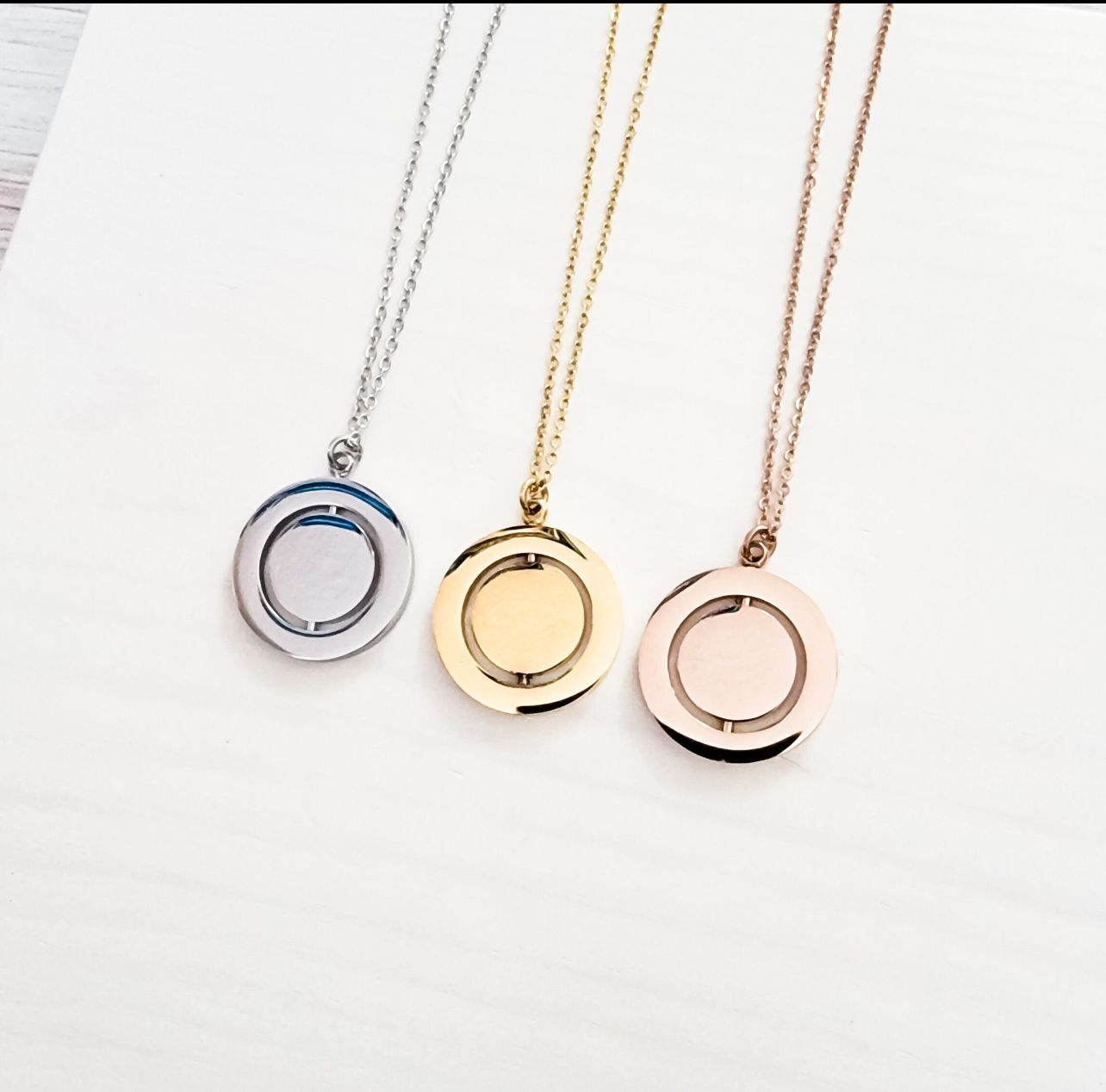 Spinner necklace