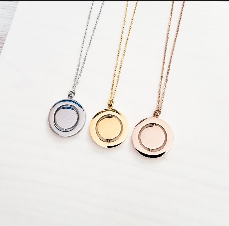 Spinner necklace