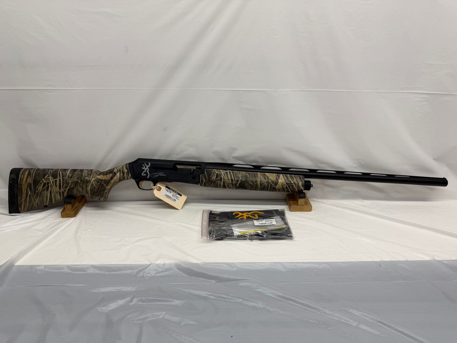 CG-0233 Used/Consignment Browning Silver 12Ga 3.5" Chamber Semi Auto Shotgun, Max-7 Camo, Fired Less Than 2 Boxes, Original Chokes and Contents without Box - Absolutely Mint/New Condition!