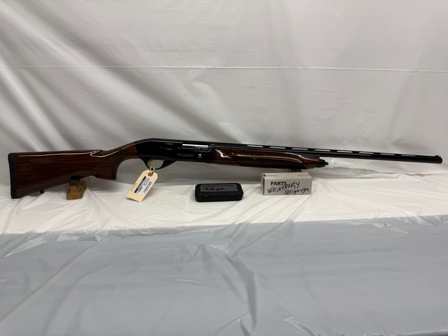 UG-21428 Used Weatherby Element 20Ga 3" Semi Auto Shotgun W/ 28" VR Barrel, 3 Original Chokes W/ Shim Kit, High Gloss Wood and Barrel - Excellent Condition!