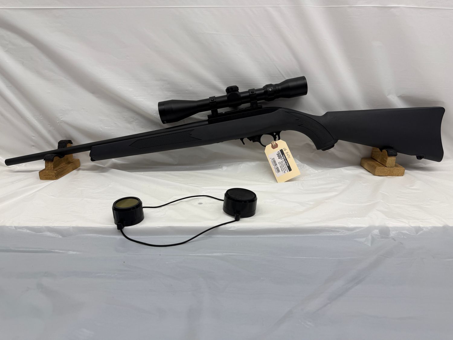 UG-21432 Used Ruger 10/22 Scope Combo c.22LR Semi Auto Rifle W/ 3-9x40 Scope, 18.5 UG-21432 Used Ruger 10/22 Scope Combo c.22LR Semi Auto Rifle W/ 3-9x40 Scope, 18.5" Barrel, Includes 2 Magazines - Excellent Condition!