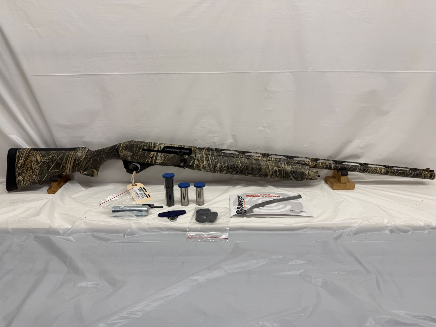 CG-0241 Stoeger M3500 12 ga X 3 1/2 CG-0241 Stoeger M3500 12 ga X 3 1/2" Chamber W/ 28" VR Barrel, Realtree Max 7 Camo, Won At a Banquet, Includes Original Box and Contents with 4 Chokes, (Box Damaged), Never Fired - New/Mint!