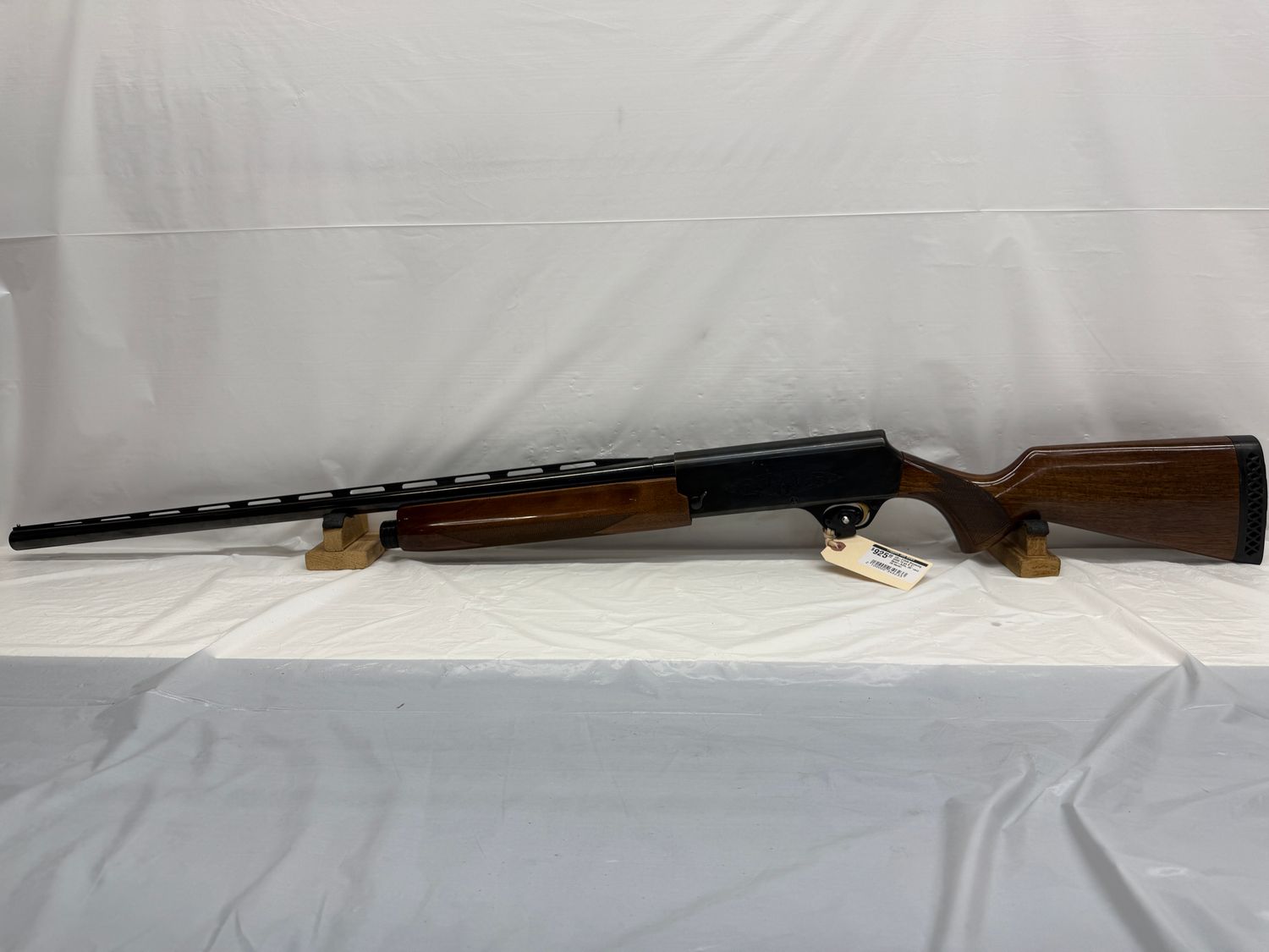 UG-21530 Browning A500 12 ga X 3 UG-21530 Browning A500 12 ga X 3" Gas Operated Semi-Auto, 28" Vent Rib Barrel, W/ 1 Standard Invector Full Choke - Excellent Condition!
