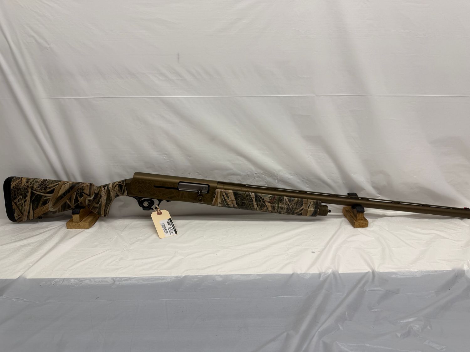 UG-21566 Browning A5 Wicked Wing 12 ga X 3 UG-21566 Browning A5 Wicked Wing 12 ga X 3" Mossey Oak Shadow Grass Blades and Bronze Cerakote finish on the barrel and reciever with original case and choke tubes. Excellent condition.