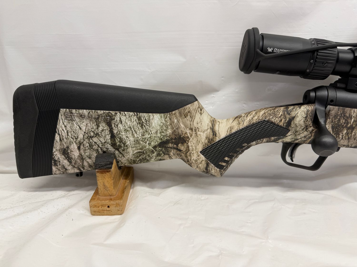 UG-21797 Savage Model 110 Predator Carbon Black 6.5 Creedmoor, Realtree Camo. Fluted/Threaded 24 UG-21797 Savage Model 110 Predator Carbon Black 6.5 Creedmoor, Realtree Camo. Fluted/Threaded 24" Barrel. Includes Vortex Diamondback Tactical 6-24x50 Scope. Boxes Included-Mint Condition!