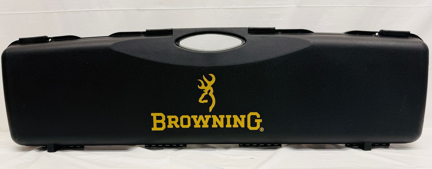 CG-0251 Used Browning Maxus II Wicked Wing 12 Gauge 3.5" Semi Auto MOBL Camo W/ 3 Original Extended Chokes, Case, and Contents. Includes NWTF Banded Bolt Handle, Minor Handling Marks - Good Condition!