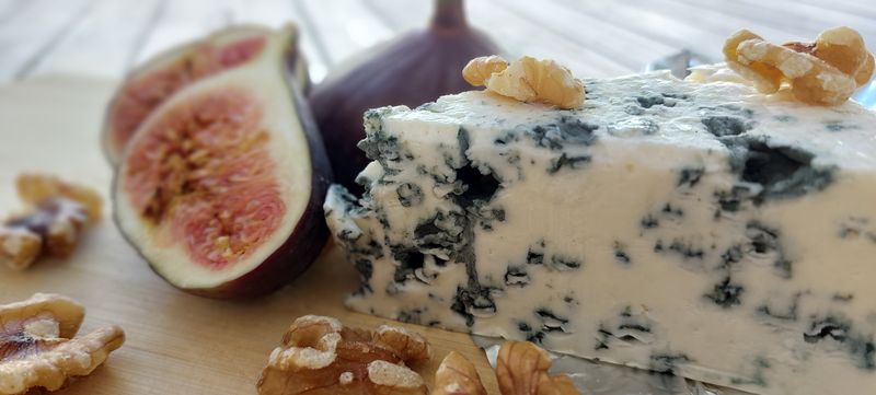 Gorgonzolás sajtkrém dióval és gyümölccsel