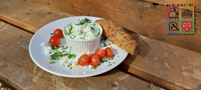 Medvehagymás-bazsalikomos mascarpone-s túrókrém