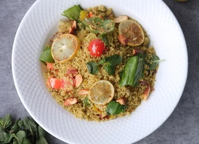 Wildkräuter-Gemüse-Sugo mit mariniertem Quinoa