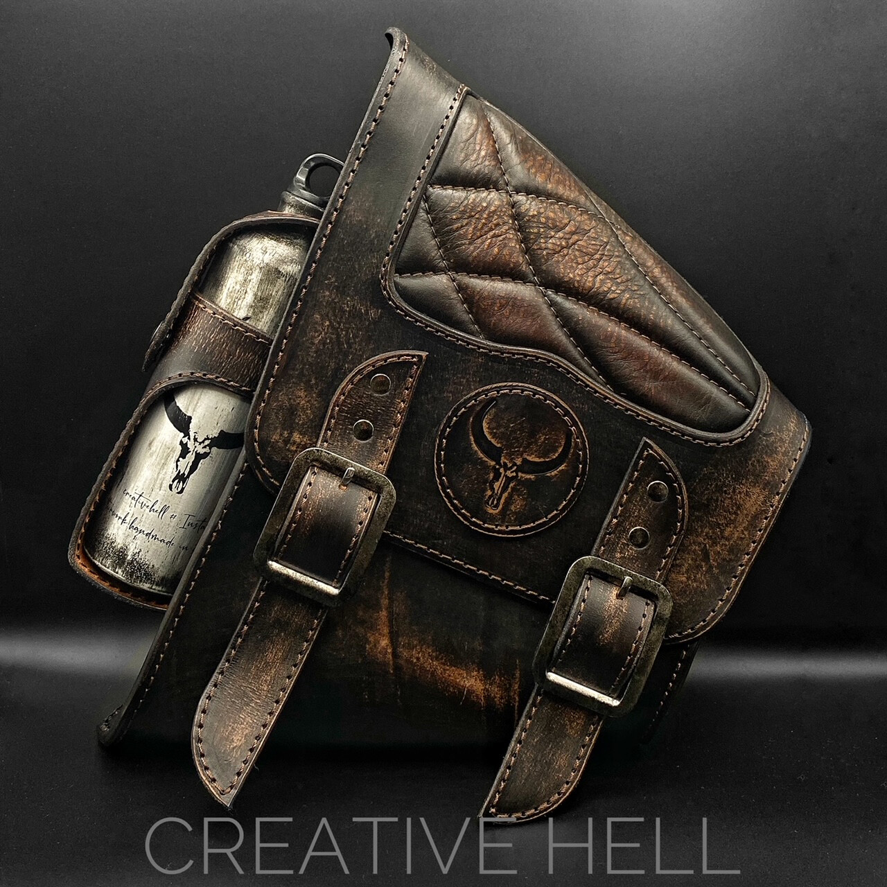 Dreieckstasche für HD Twin Cam oder M8 black Diamond Cut Vintage Brown mit creative hell Metallflasche