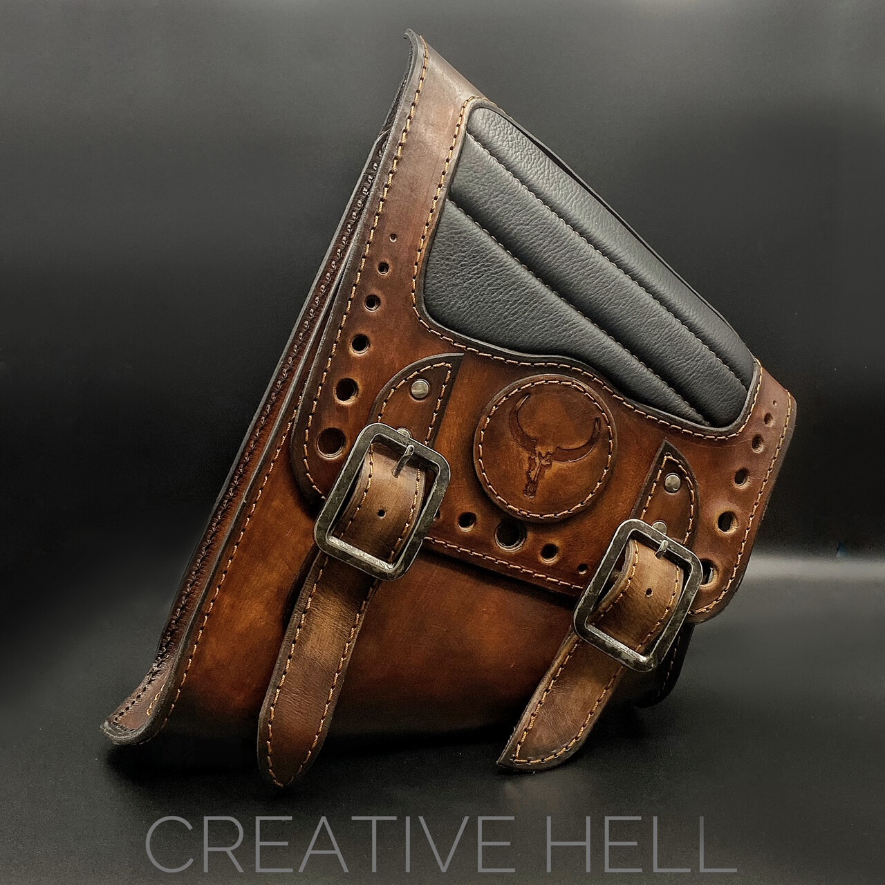 Dreieckstasche für HD Twin Cam oder M8 Vintage Deluxe in Rustical Brown und Black Velvet