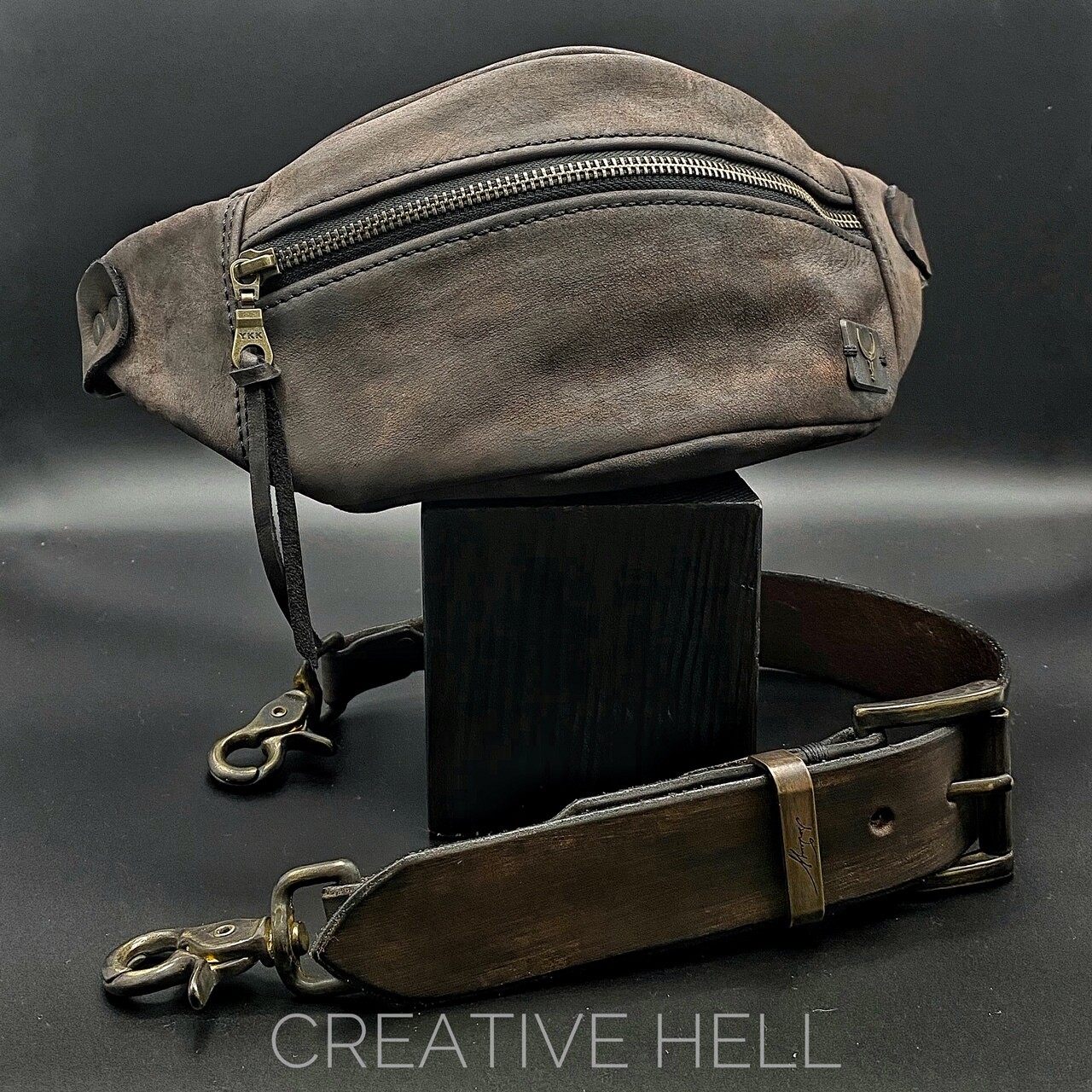 Mirage Bag - Bauchtasche mit Ledergürtel und brünierten Karabienern in Rustical Brown