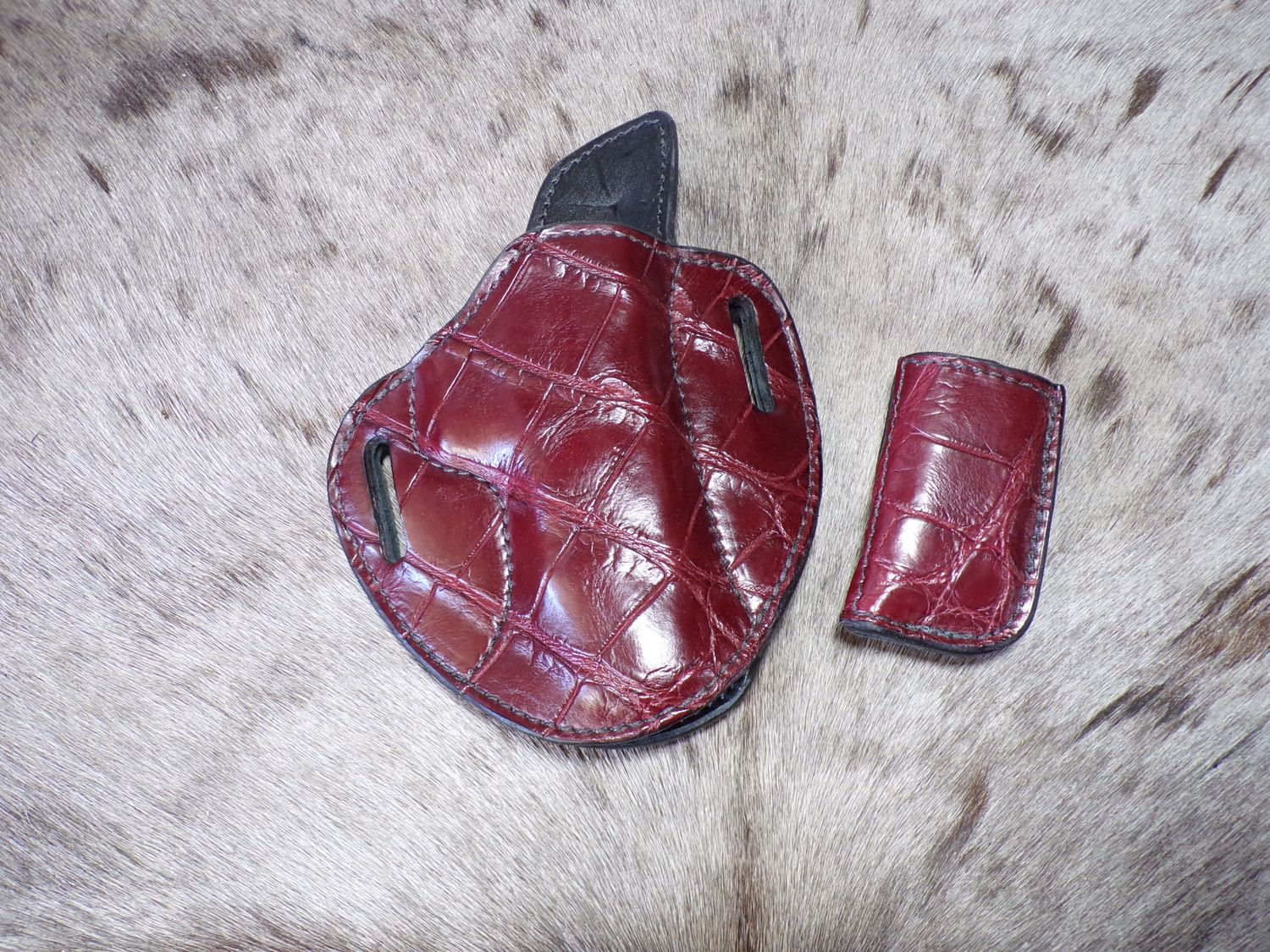 Sig 220E Alligator on Black with Single Magazine pouch RH