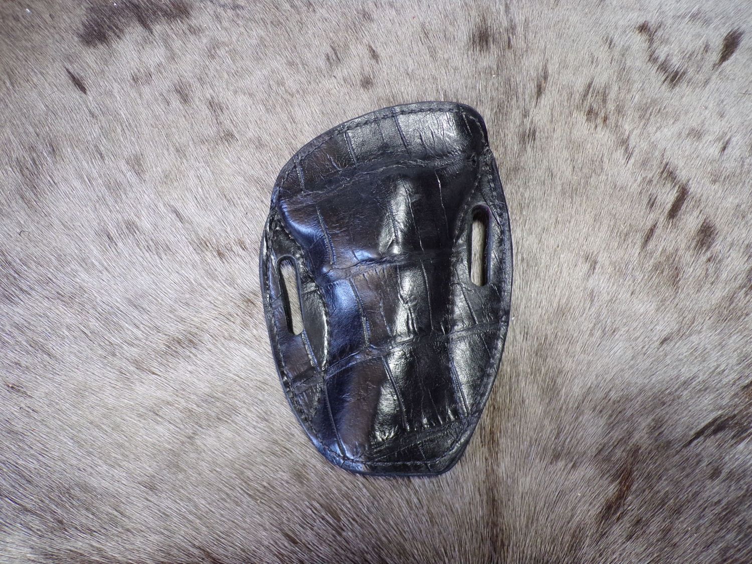 L Frame Alligator Black Sourdough RH