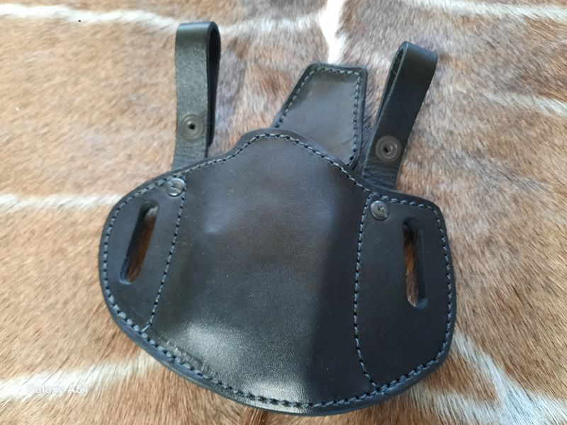 Defcon fits Glock 17 w/light RH Black