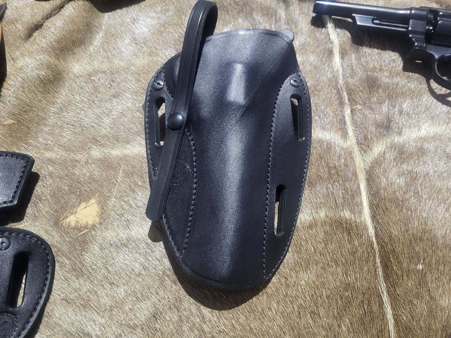 Sourdough fits 6" Python, GP100, Trooper, SW L Frame, RH Black, Hammer Strap