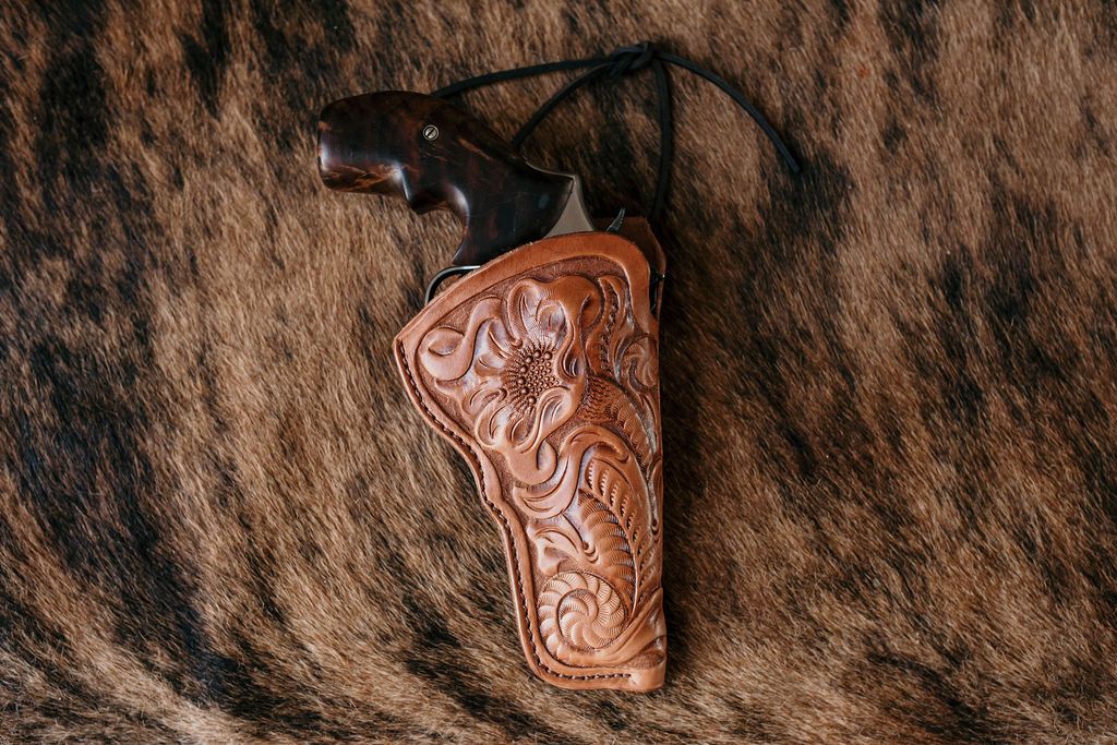 4" L frame cattleman rh Floral tooled strong side