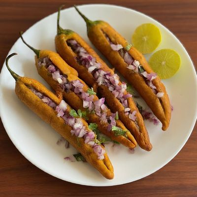 Onion Mirchi Bajji (1 PCs)