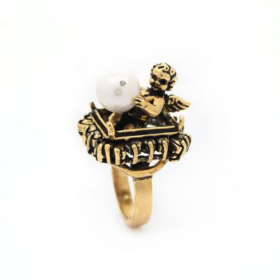 Anello putto con perla