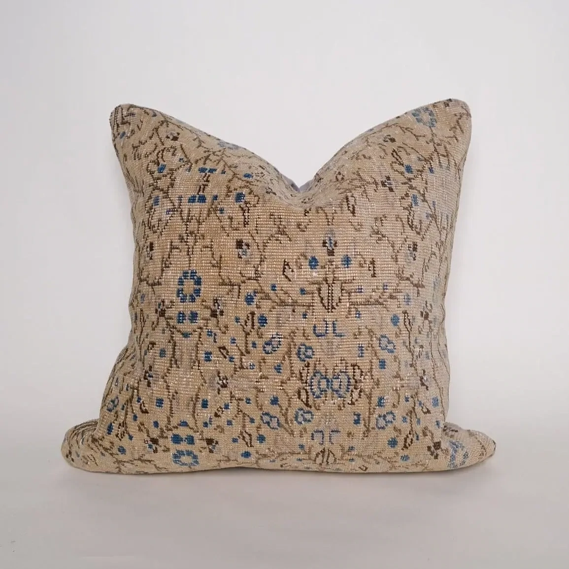 Tulipa Turkish Vintage Rug Pillow I - 18 x 18