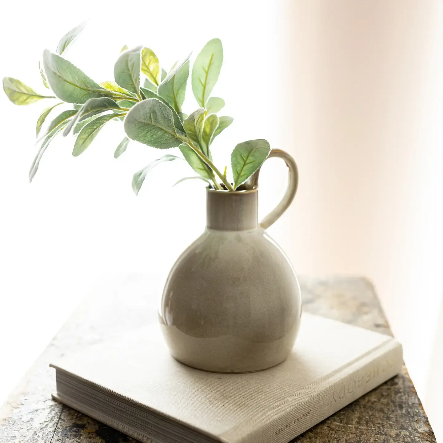 Nalin White Ceramic Vase