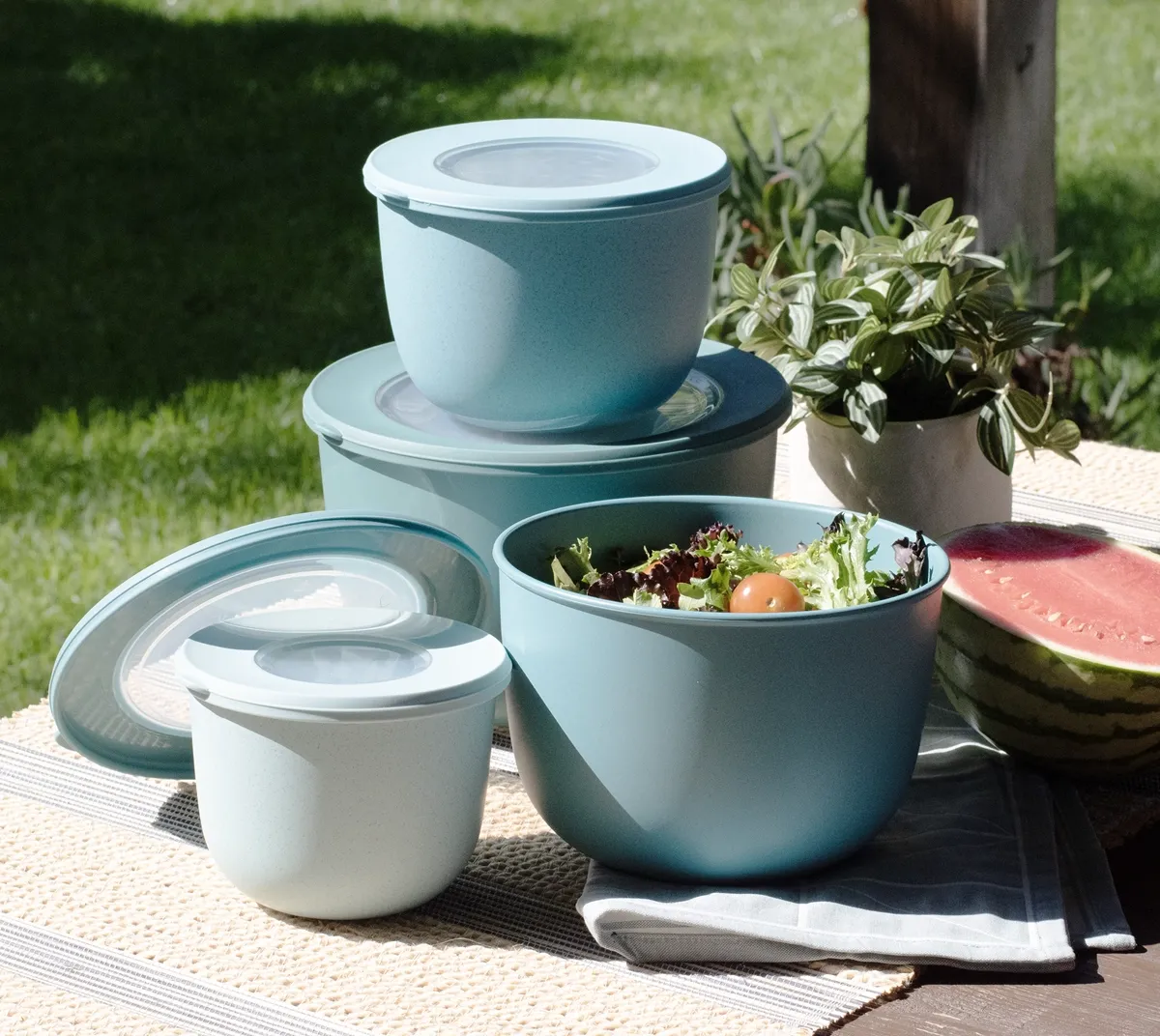 Stackable Mixing Bowls with Lids- Set of 4