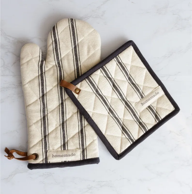 Black and White Oven Mitt And Pot Holder