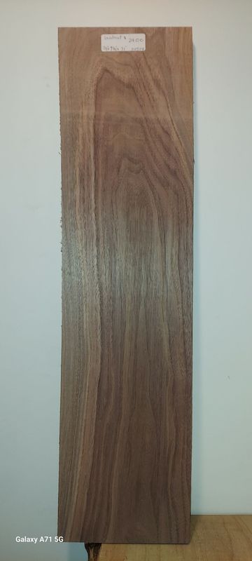 Walnut 7/8"x7,3/4"x31"