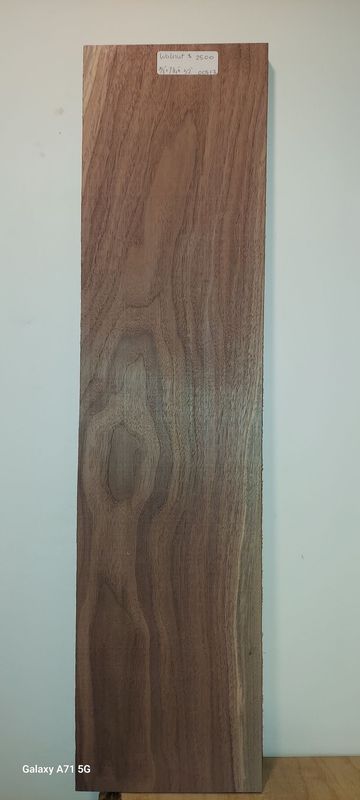 Walnut 7/8"x7,3/4"x32"