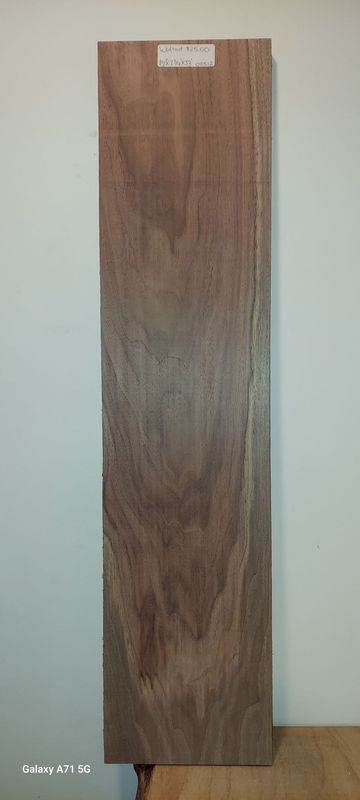 Walnut 7/8"x7,3/4"x33"