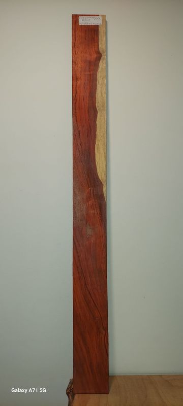 Candy Cane Padauk 3/4"x3,3/4"x42"