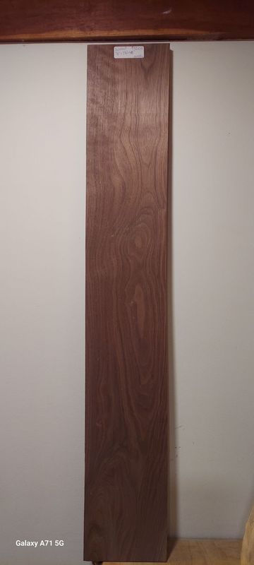 Walnut 7/8"x7,1/4"x46"
