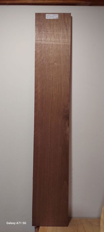 Walnut 7/8"x7,1/4"x44"