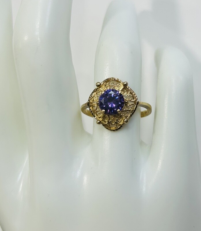 Ring 14kt 2.4g purple cz filagree