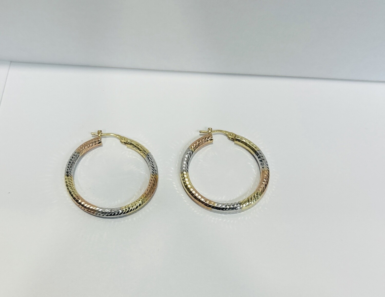 14K TRI HOOP 3MM, WEIGHT: 2.7G, SIZE: 32MM