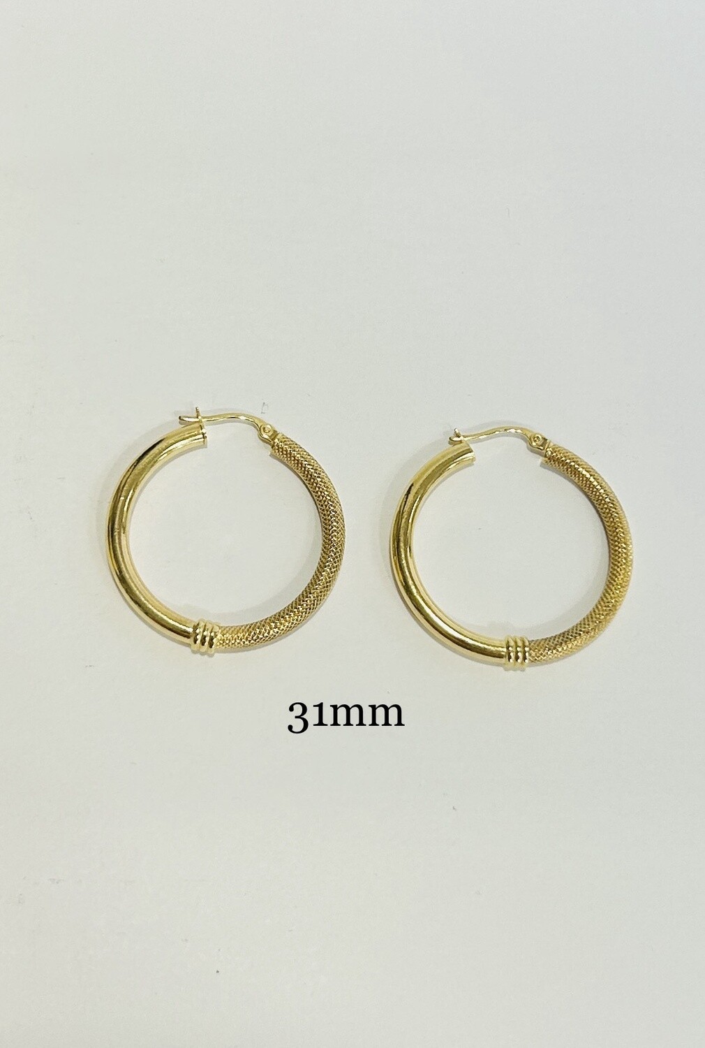 10k faceted hoop 2mm Wide, grams: 31mm 2.6g
