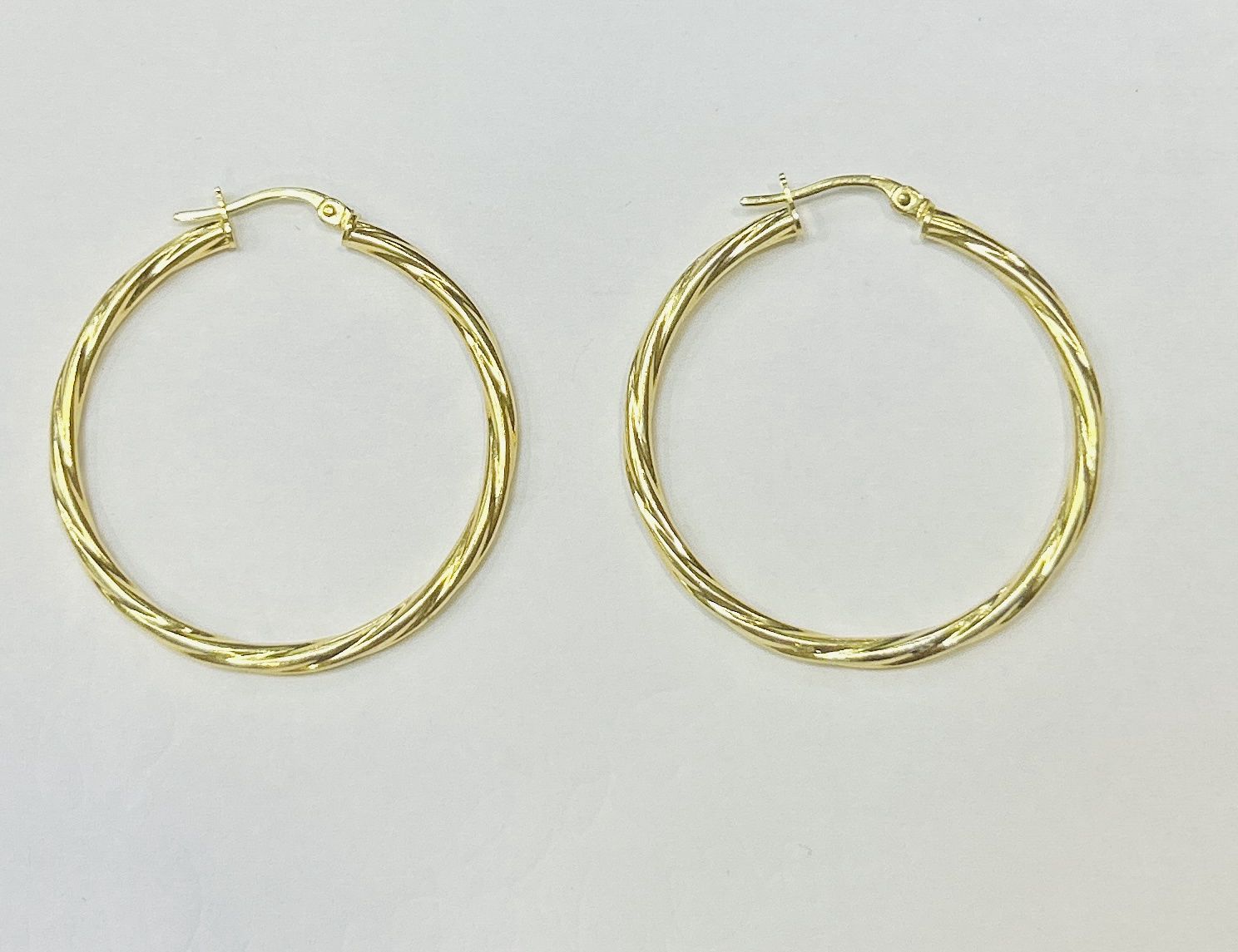 3mm 10k Matte Twisted Hoops, Model: 1.5g/33mm