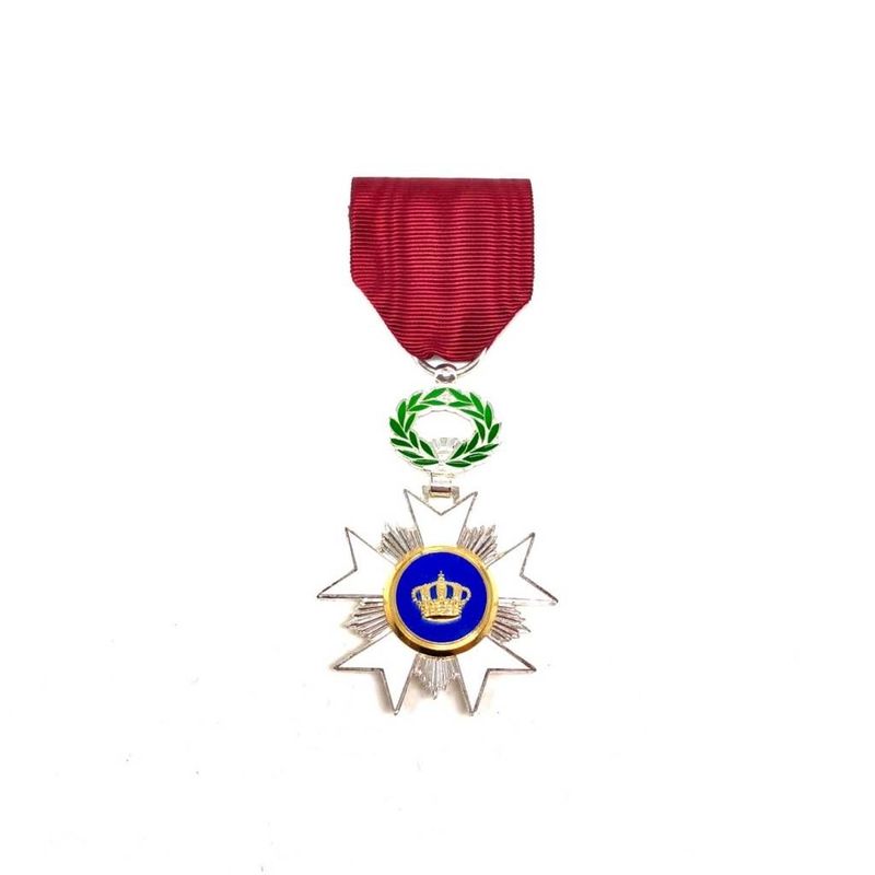 Format réduction de la médaille du chevalier de l'ordre de la couronne en métal vendue par Michiels Ixelles