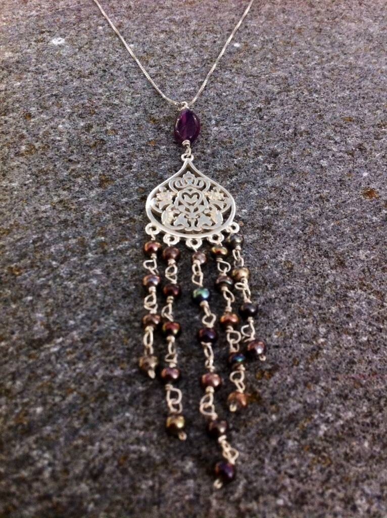 CHAIN NECKLACE WITH SMALL ARABESQUE &amp; PEARL TASSEL