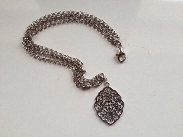 AKM617 Bracelet With Four Chains and Arabesque Drop