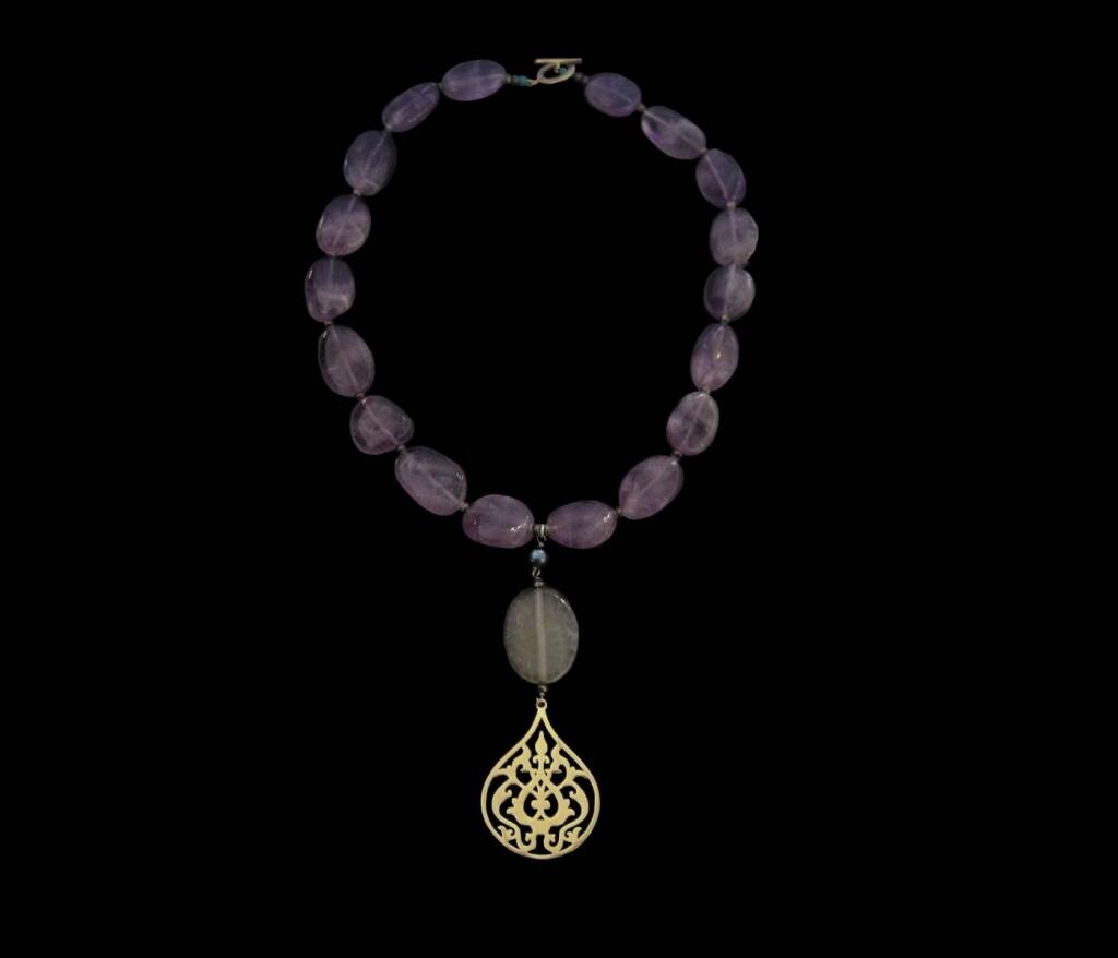 GEMSTONE NECKLACE WITH LARGE ARABESQUE