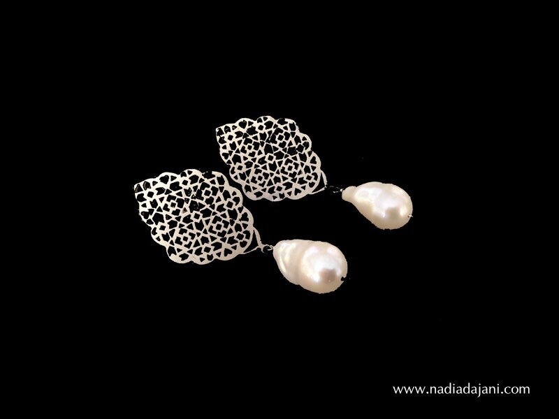CLIP ON GEOMETRY EARRINGS WITH BAROQUE PEARL