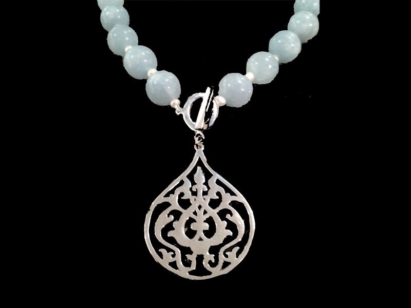 GEMSTONES WITH FRONT CLOSURE AND LARGE ARABESQUE