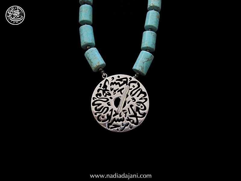 CYLINDRICAL STONES WITH LARGE DISC CLASP