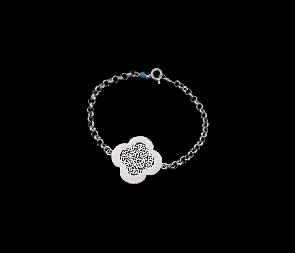 CHAIN BRACELET WITH SILVER CLOVER