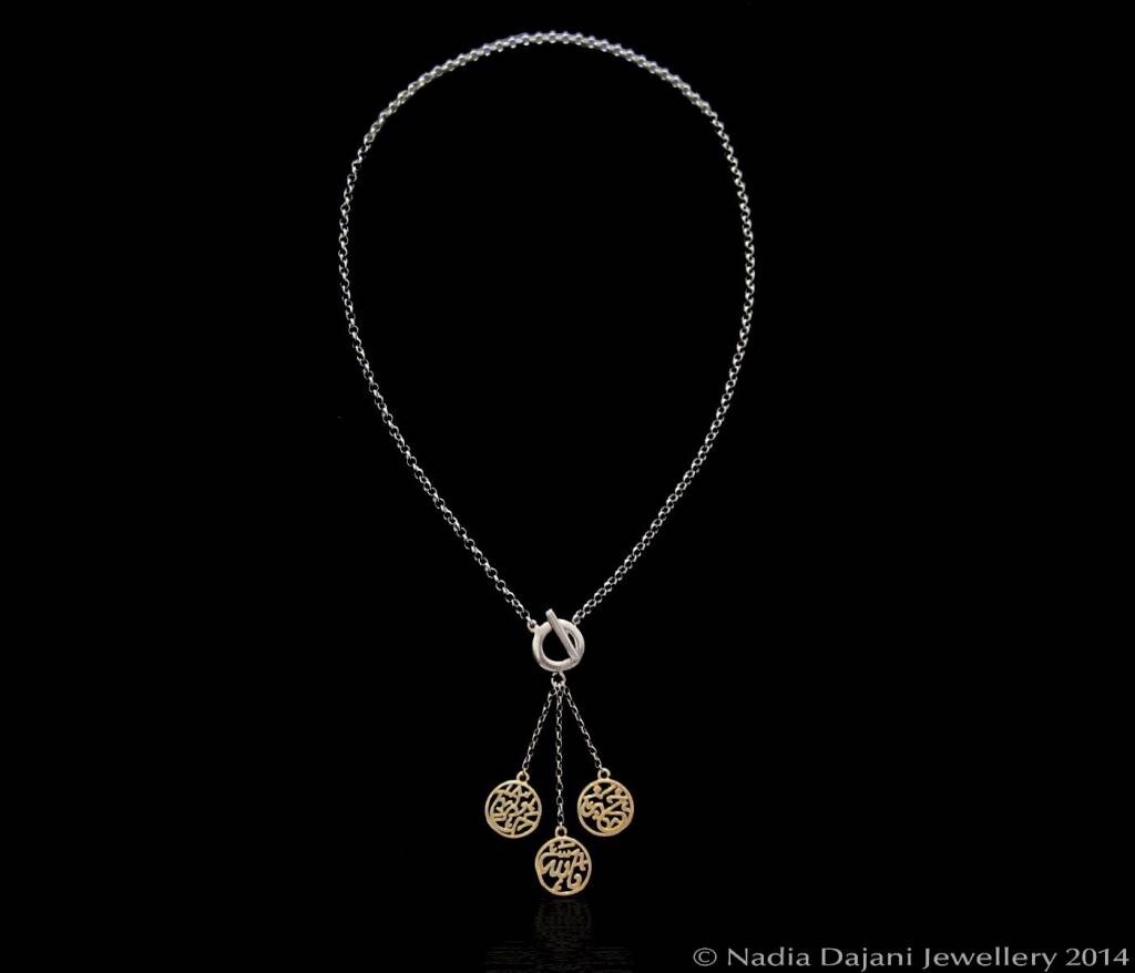 CHAIN NECKLACE WITH TASSEL AND WORDS GP