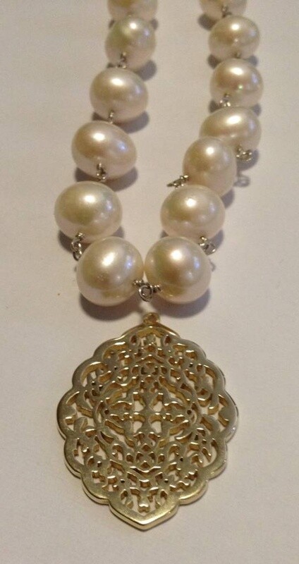 AKM 617 Necklace Large Pearls