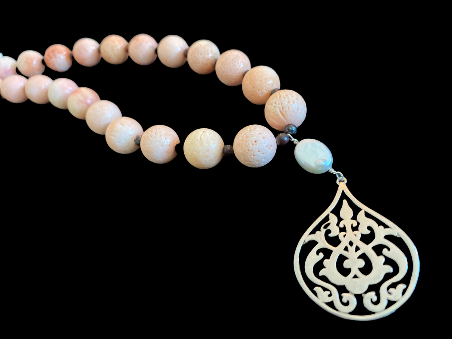 GEMSTONES WITH ARABESQUE PENDANT