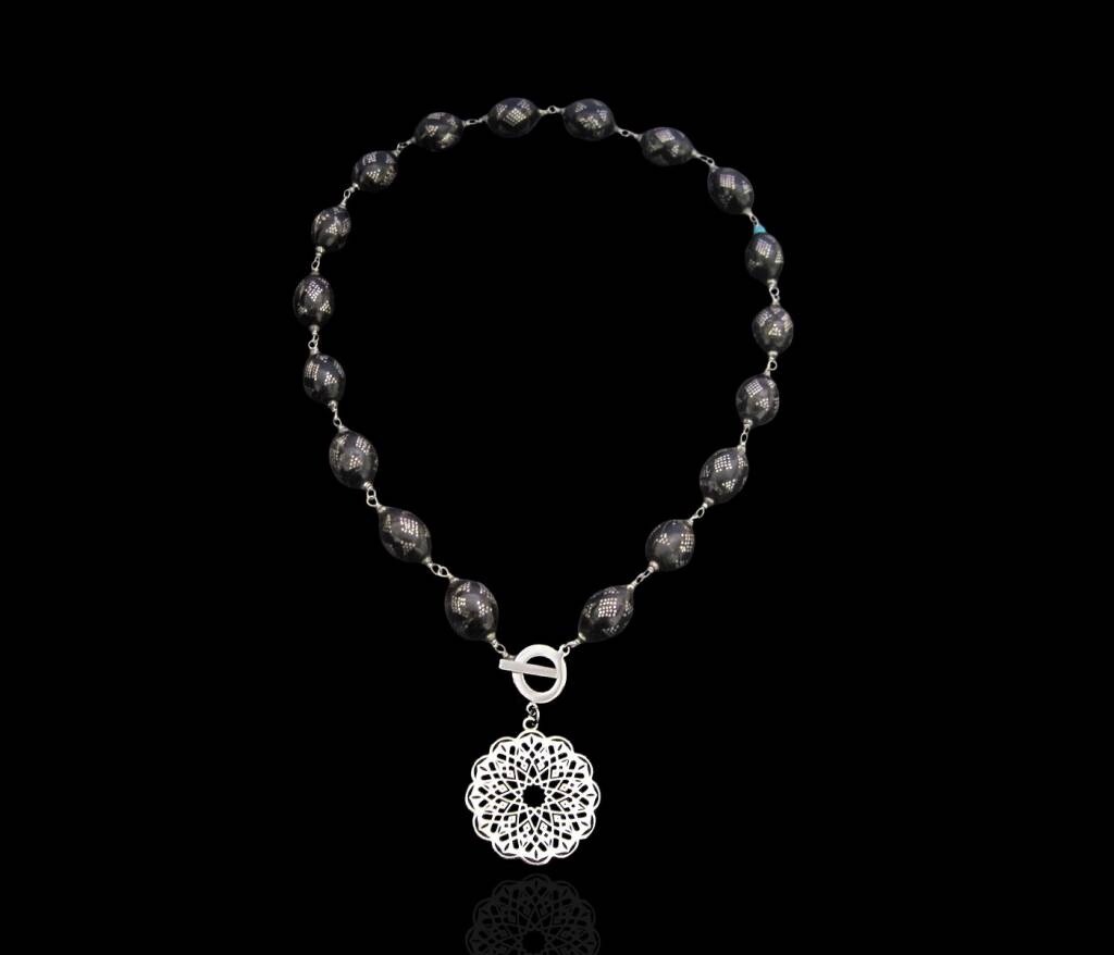 GEOMETRIC CIRCLE NECKLACE WITH YOUSOR