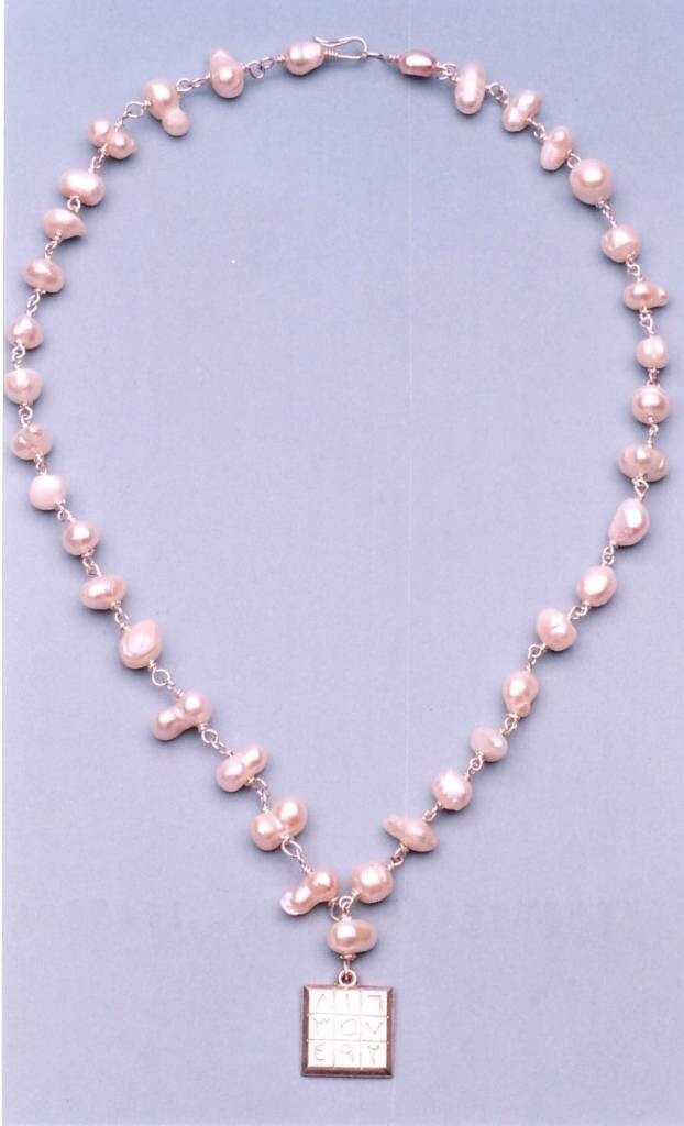 LARGE BAROQUE PEARL WIRE NECKLACE WITH MAGIC SQUAR